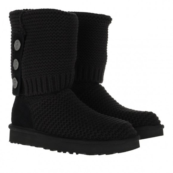 black knitted uggs